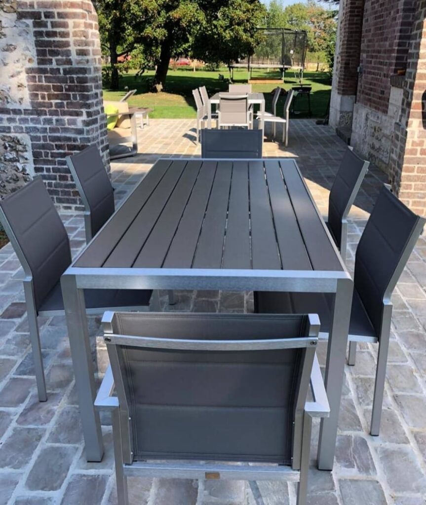 Outdoor Dining Set Made of Plastic Wood and Aluminium