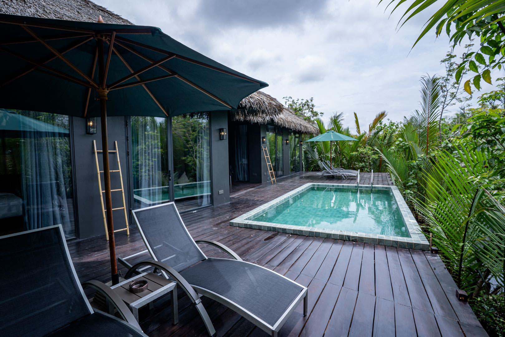 Outdoor Furniture Solution for Cambodian Luxury Resort Sun lounger REX