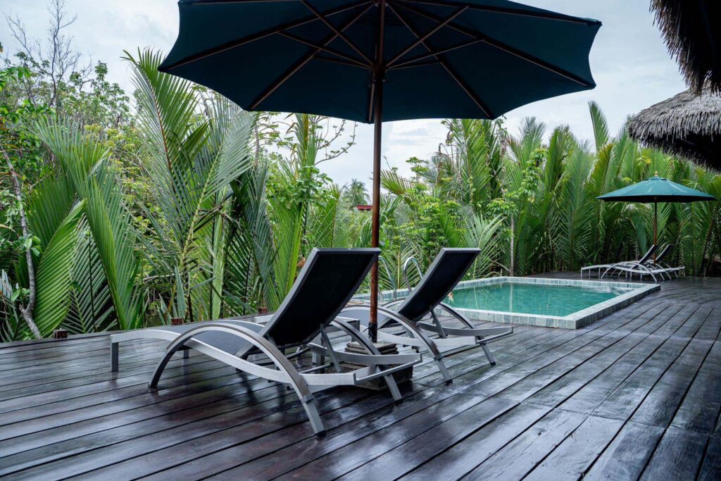 Outdoor Furniture Solution for Cambodian Luxury Resort Sun lounger REX