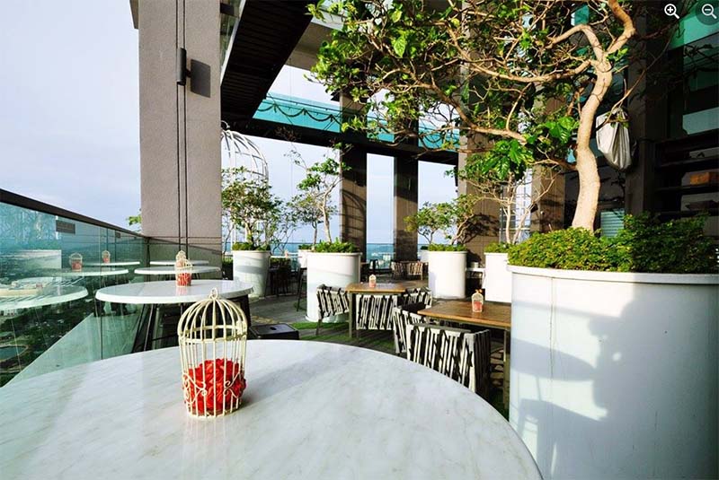 5 Pampas Sky Dining