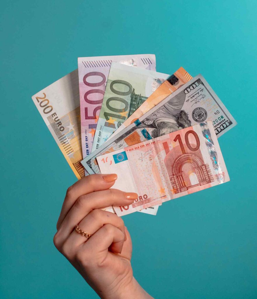 currency exchange-omid-armin-8Nppe0yLmn8-unsplash1