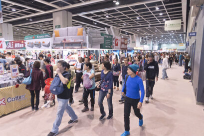 vistors to a HK furniture fair in 2022